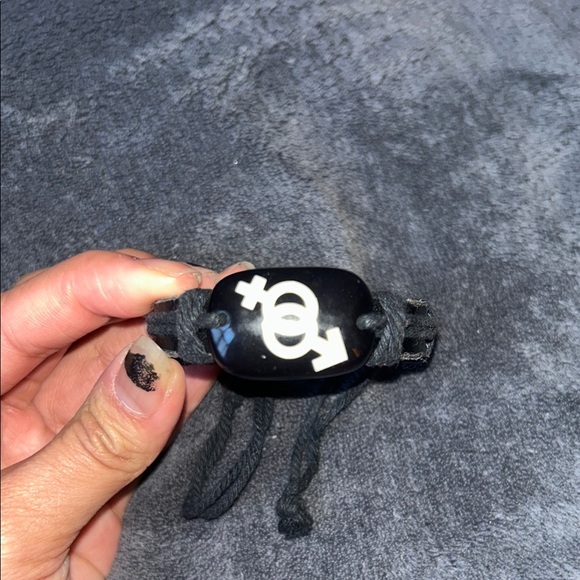 Bracelet - Picture 1 of 3